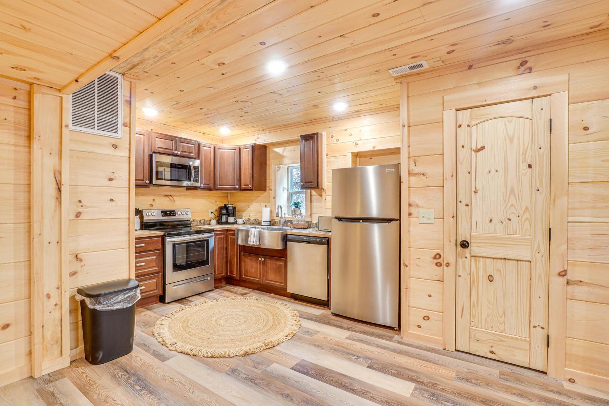 Cozy Sevierville Cabin With Hot Tub And Game Room! Pigeon Forge Exterior photo